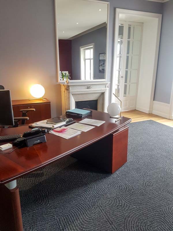 Bureaux. Moquette en pose contrarié