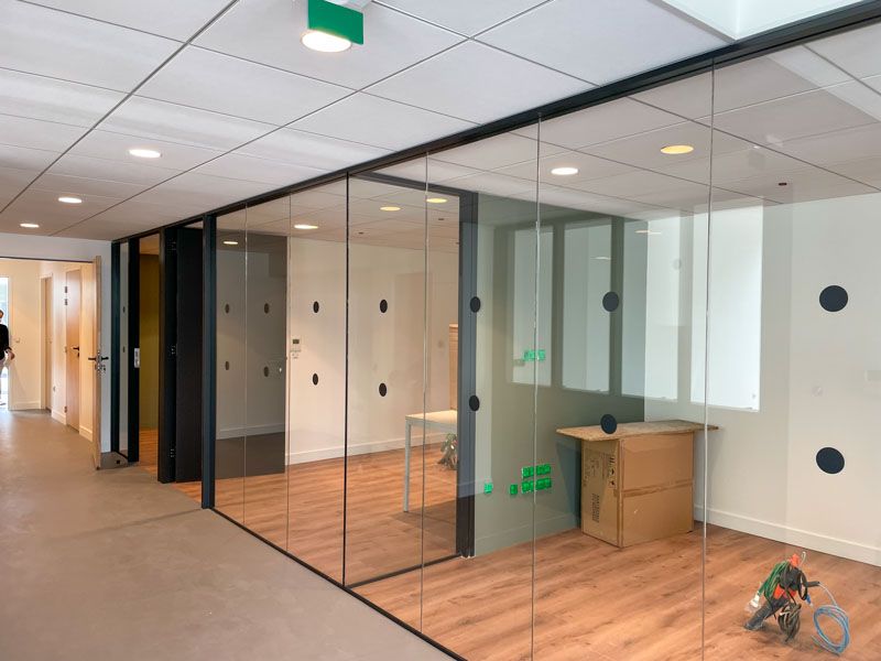 Peinture, sol PVC et Marmoléum