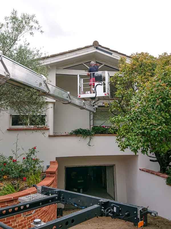 Rénovation de boiseries extérieures.  Accès difficiles avec nacelle