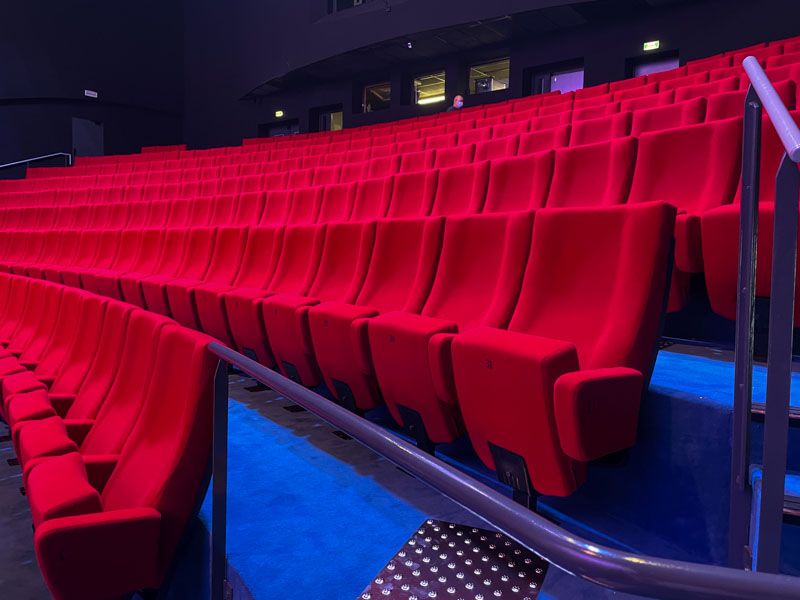 Moquette dans une salle de cinema