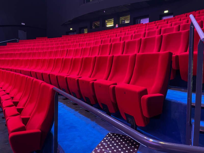 revetement salle cinema