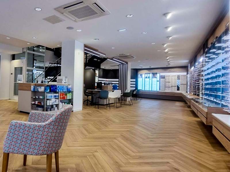 Rénovation et décoration intérieure d'un magasin d'optique